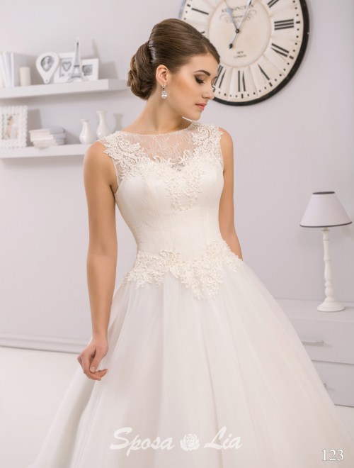 https://www.sposa-lia.com/images/stories/virtuemart/product/123 (2).jpg